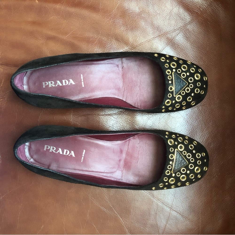 Authentic Prada Pre-owned Brown suede round-toe flats